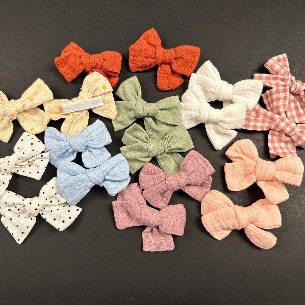 18 Fabric Hair Bows  Brand New